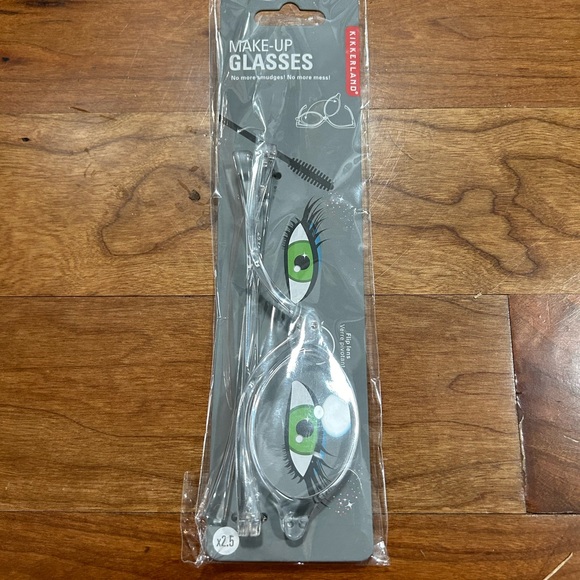 NWT makeup reading glasses with clear frame - Picture 4 of 5